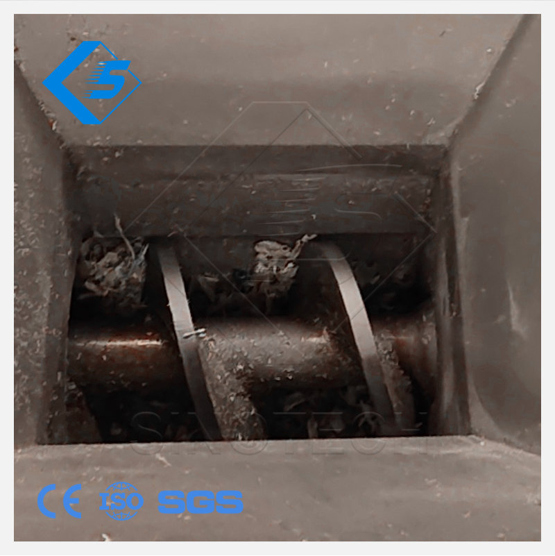 Alloy screw